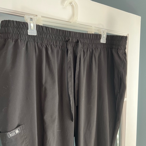 Black scrub set, includes top and bottoms - Picture 12 of 16